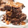 Brownie Salted Caramel là dòng bánh ngọt đang dẫn đầu xu hướng nhờ hương vị độc đáo và kết cấu hoàn hảo. Được chế biến từ những thanh chocolate cao cấp kết hợp cùng sốt caramel thủ công, chiếc bánh Brownie Salted Caramel mang đến trải nghiệm ngọt - mặn đan xen đầy thú vị. Lớp vỏ bánh giòn mỏng bao bọc phần nhân ẩm mượt, điểm xuyết thêm những tinh thể muối biển giúp món tráng miệng này trở nên thanh thoát và không hề gây ngấy. Nếu bạn đang tìm kiếm một địa chỉ bán Brownie Salted Caramel ngon đúng điệu với nguyên liệu tự nhiên, hãy ghé ngay cửa hàng của chúng mình. Đừng bỏ lỡ cơ hội thưởng thức chiếc bánh "quốc dân" đang làm mưa làm gió trong giới trẻ hiện nay!