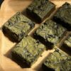 Brownie Matcha White Chocolate tại tiệm bánh online Mềm là sự lựa chọn hoàn hảo cho những tín đồ trà xanh đang tìm kiếm hương vị độc đáo và tinh tế. Với cốt bánh dẻo mịn đặc trưng kết hợp cùng socola trắng béo ngậy, chiếc Brownie Matcha White Chocolate này mang đến trải nghiệm ngọt - đắng cân bằng chuẩn vị Nhật. Sản phẩm được làm thủ công từ bột Matcha nguyên chất, cam kết mang lại chất lượng tuyệt hảo và ngoại hình bắt mắt cho những buổi trà chiều sang chảnh. Ghé thăm Mềm ngay hôm nay để đặt mua dòng bánh trà xanh "hot trend" này!